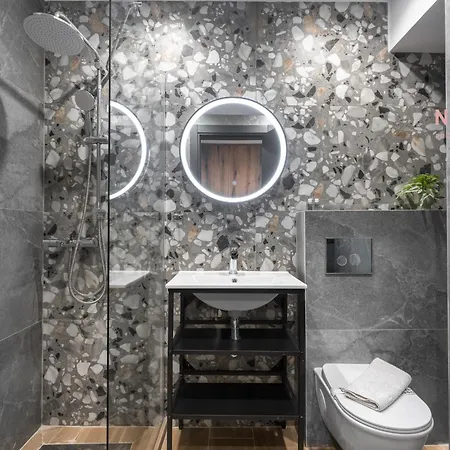 Room8, Nilie Hospitality Mgmt * Thessaloniki