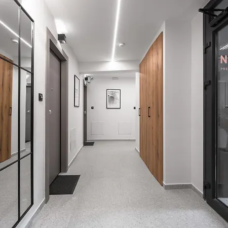 Room8, Nilie Hospitality Mgmt شقة سالونيك
