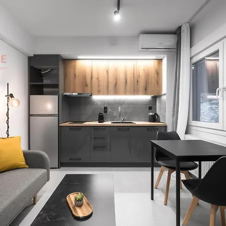 Room8, Nilie Hospitality Mgmt شقة *