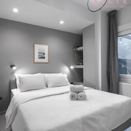 Room8, Nilie Hospitality Mgmt *