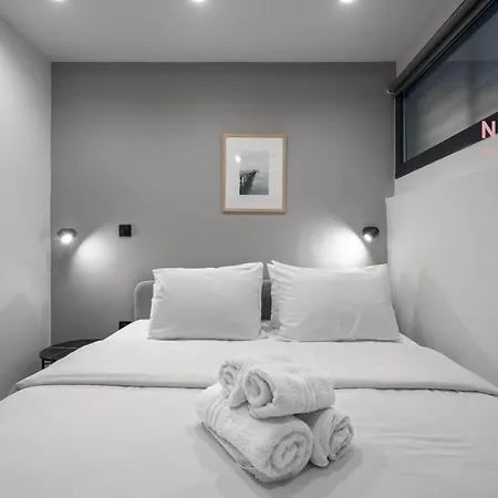 Room8, Nilie Hospitality Mgmt *