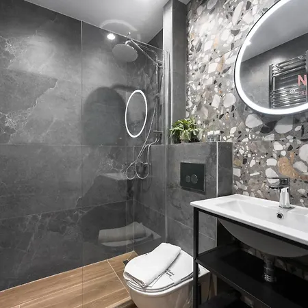 Room8, Nilie Hospitality Mgmt Апартаменты *