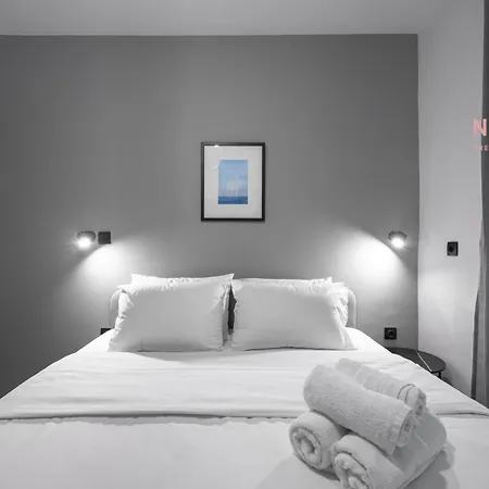 Room8, Nilie Hospitality Mgmt 아파트 *