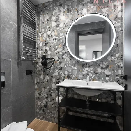 Room8, Nilie Hospitality Mgmt Апартаменты