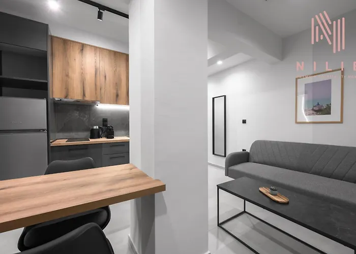 Room8, Nilie Hospitality Mgmt 公寓