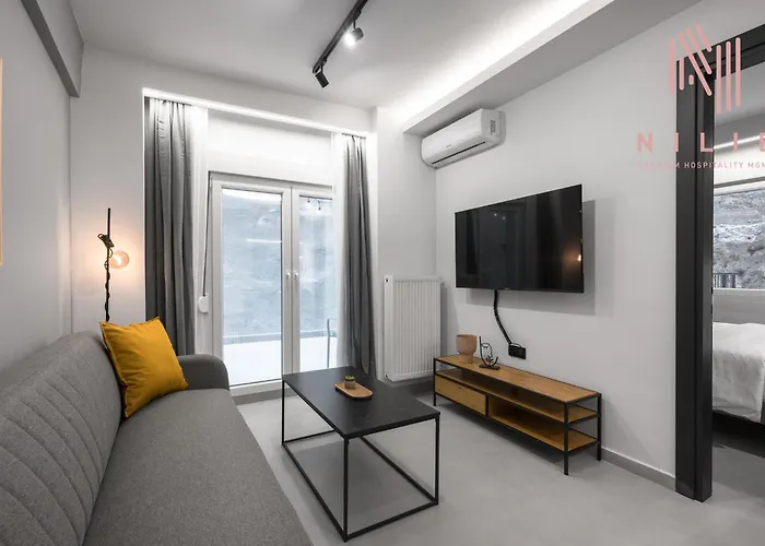 Room8, Nilie Hospitality Mgmt *