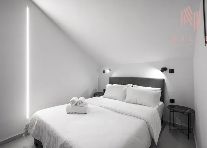 Room8, Nilie Hospitality Mgmt * Tessalónica