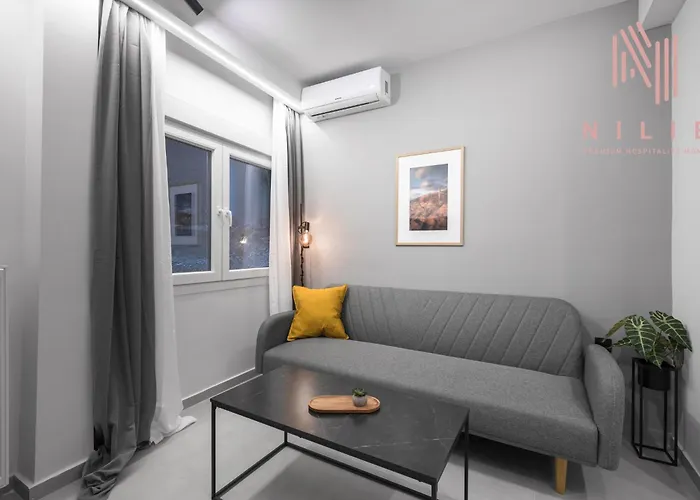 Room8, Nilie Hospitality Mgmt *