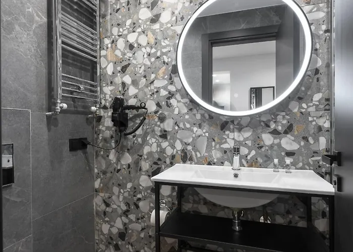 Room8, Nilie Hospitality Mgmt Apartamento